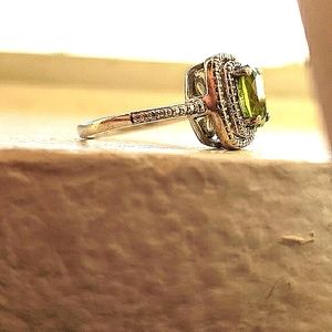 Peridot sterling silver ring sz 6.75